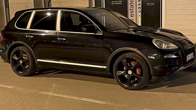 Porsche Cayenne Turbo 500ks brutalan zvuk