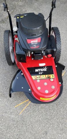 Motorni trimer MTD s kotačima WST5522