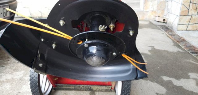 Motorni trimer MTD s kotačima WST5522