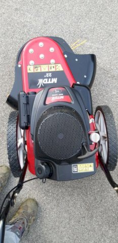 Motorni trimer MTD s kotačima WST5522