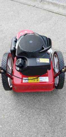 Motorni trimer MTD s kotačima WST5522