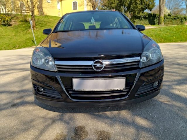 Opel Astra 1,6 Cosmo . Koža .