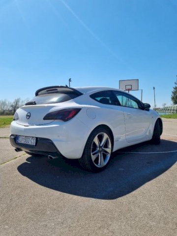 Opel Astra J GTC 2.0 BiTurbo