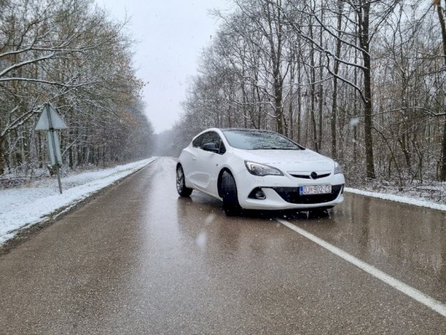 Opel Astra J GTC 2.0 BiTurbo