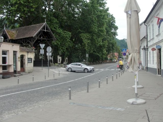 Građevinsko zemljište sa starijom kućom