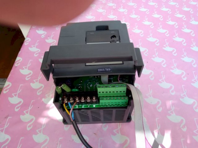 Frekvencijski konverter monofazni 0.75KW