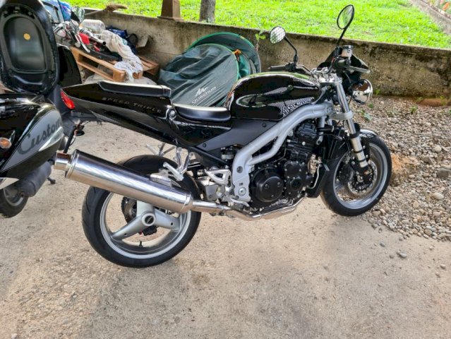 Triumph Speed triple 955i 955 cm3