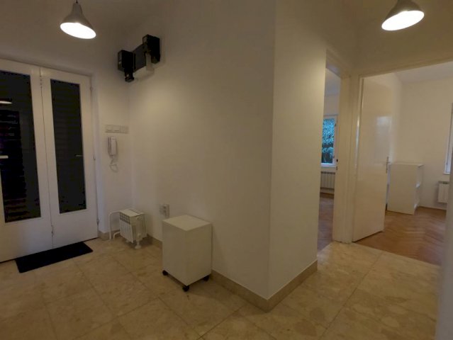 Samostojeća kuća nadomak strogom centru grada