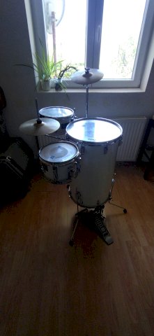 Atraktivan cocktail drumset dimavery