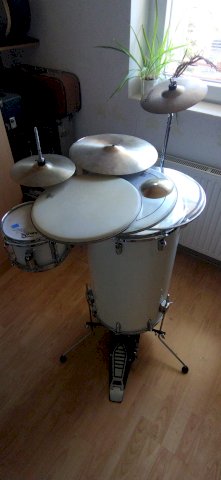 Atraktivan cocktail drumset dimavery