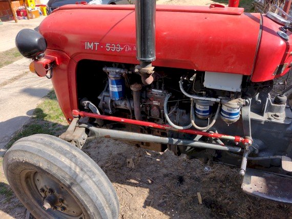 traktor imt 533
