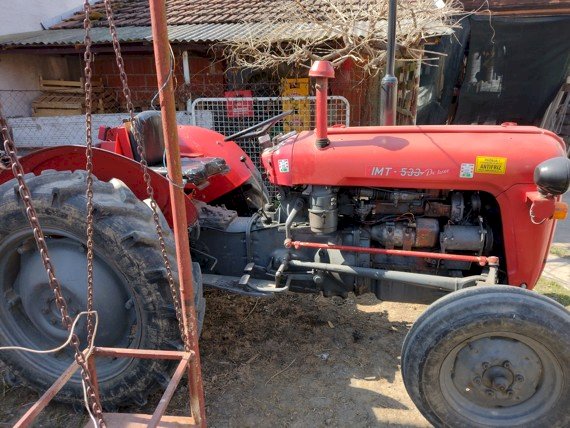 traktor imt 533