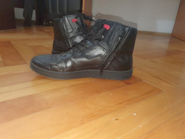 Guess patike crne 43