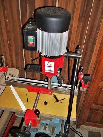 Bušilica za kvadratne i obične rupe