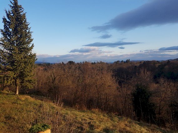 Žumberak, Slovenija, Kod Dvorca Mokrice