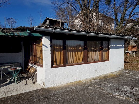 Žumberak, Slovenija, Kod Dvorca Mokrice
