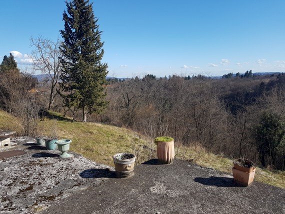 Žumberak, Slovenija, Kod Dvorca Mokrice