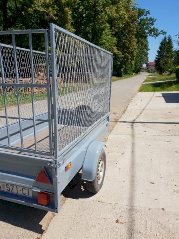 Auto prikolica
