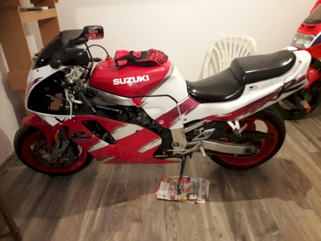 Suzuki GSXR 750 W