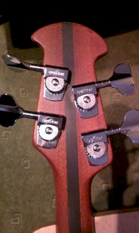 Ovation Magnum IV bass