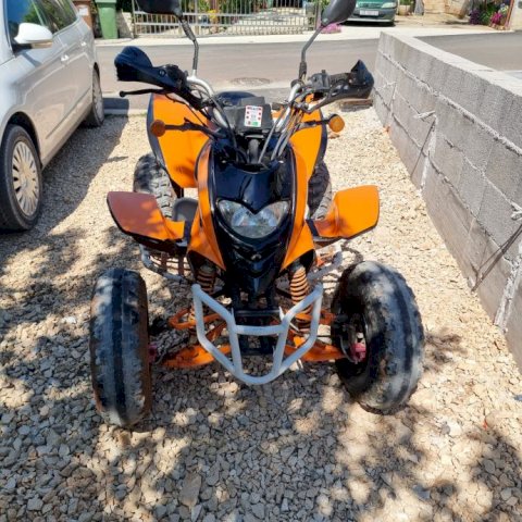 Hyosung Četverokotač 250 cm3, 2010 god.