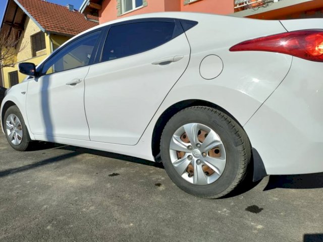 Hyundai Elantra 1,6 MPI - Benzin-LPG