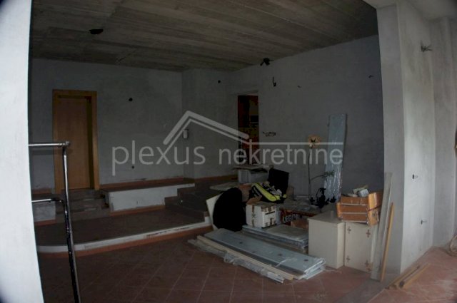 ZAMJENA za stan - Kuća s bazenom: Split - okolic